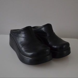 90’s Vintage Black Aldo Slides